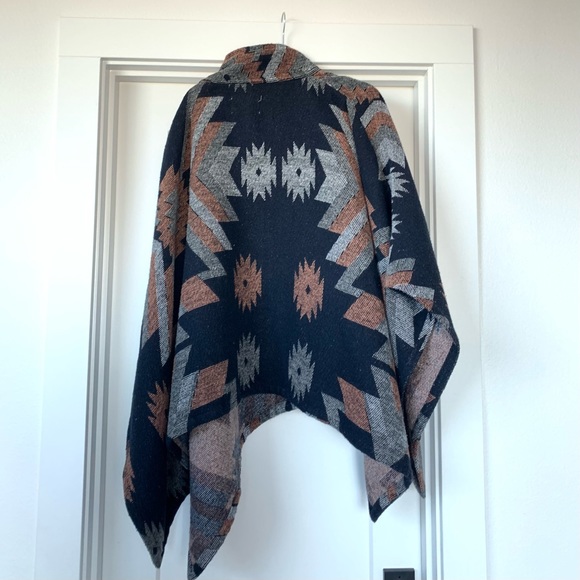 Thread & Supply Poncho - Picture 3 of 6